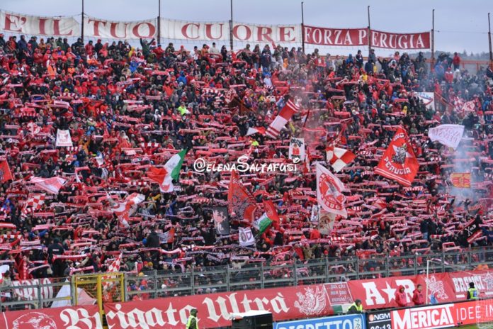 La Nord risponde alla società: 