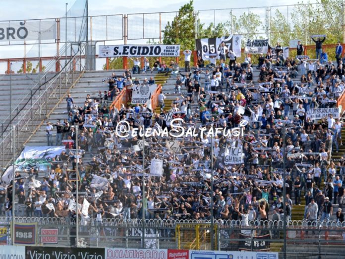 Cesena sulla strada del fallimento, Terni su quella del ripescaggio. L'Agenzia delle Entrate dice no al piano di Lugaresi che scrive una lettera choc. E intanto i rossoverdi credono seriamente alla B