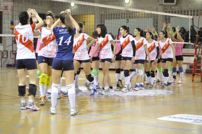 Derby in famiglia per la Pallavolo Perugia: gara 1 è della Egs Galeno. Le ragazze di Capitini si aggiudicano il primo incontro della serie di semifinale. Centova cade al tie-break