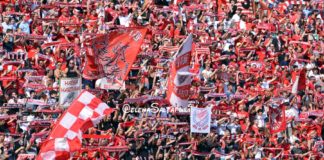 I gruppi della Nord a sostegno del Grifo: "Basta critiche, pensiamo a tifare". Il comunicato del tifo organizzato perugino: "C'è da combattere, chi si aspettava di stare al vertice deve fare i conti con la realtà"