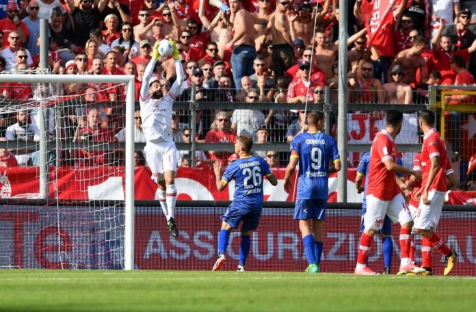 Rosati un 'felino', Di Carmine sempre più bomber. Il portiere blinda il successo con parate straordinarie, il numero dieci firma la vittoria con una zampata da vero attaccante