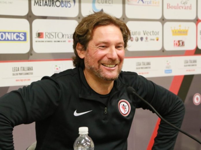 Il Foggia si affida al calcio offensivo di Stroppa. Il tecnico lombardo punterà su Mazzeo e Chiricò. Nicastro in dubbio