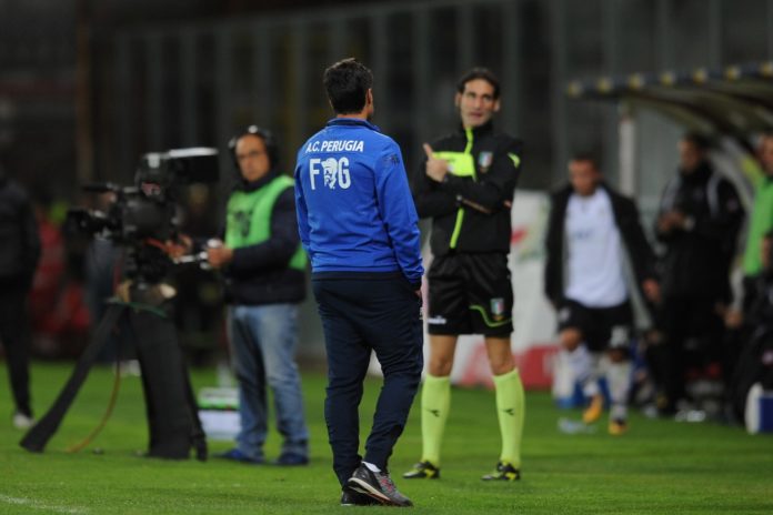 Il match di Palermo a Forneau: con lui un precedente da dimenticare. L'arbitro romano ha diretto l'ultima gara con Giunti in panchina