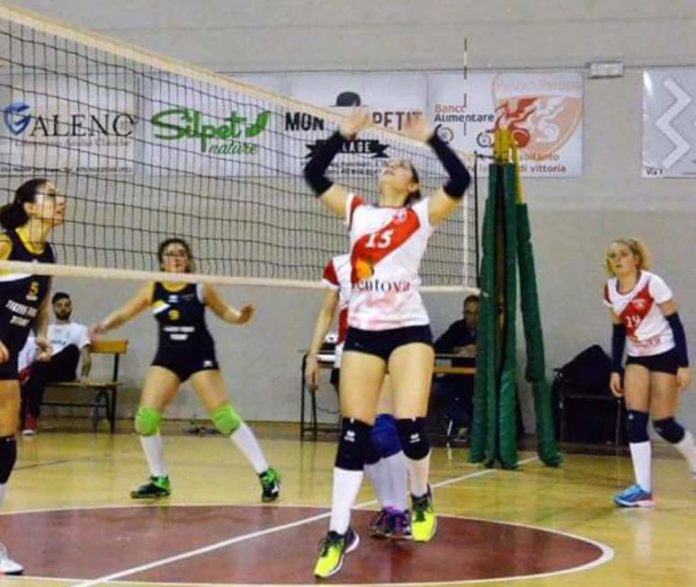 Galeno Pallavolo Perugia: contro Terni è sconfitta solo al tie-break. Le ragazze di Capitini, nel campionato di D, non stanno comunque sfigurando. Il tecnico: “Miglioriamo partita dopo partita”