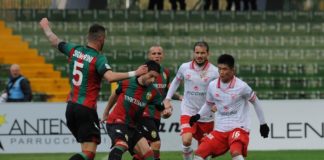 Di Carmine salva il Grifo: il derby termina 1-1. Al rigore di Montalto risponde il numero dieci nel finale sempre dal dischetto