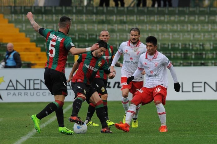Di Carmine salva il Grifo: il derby termina 1-1. Al rigore di Montalto risponde il numero dieci nel finale sempre dal dischetto