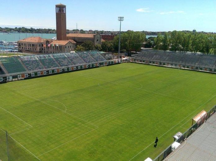 Ufficiale: slittano i play-off. In attesa della sentenza della giustizia sportiva sul Bari, gli spareggi per la promozione vengono posticipati. Venezia-Perugia il 3 giugno