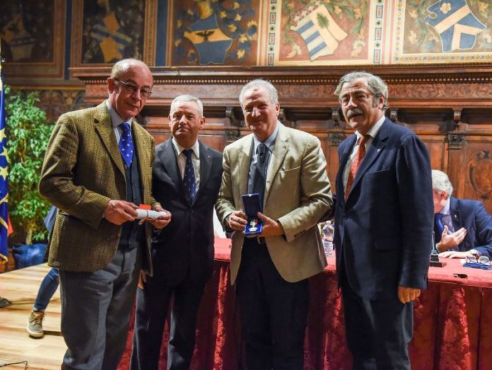 Una stella d'oro per il Cus Perugia. La felicità del presidente Cavicchi per il riconoscimento del Coni: 