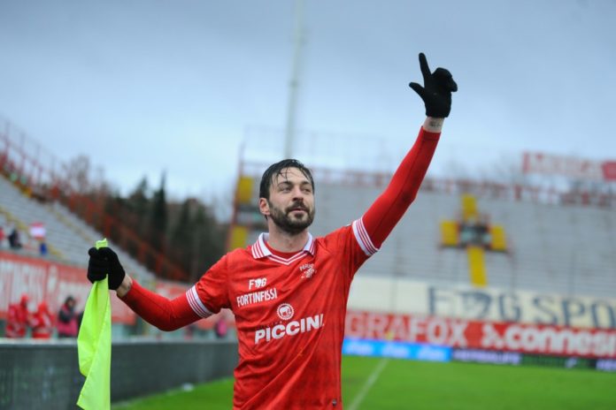 Curado e Vulikic rilevano gli indisponibili Sgarbi e Dell'Orco. L'attaccante toscano pronto a scendere in campo con Melchiorri