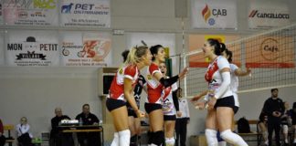 La 3m Perugia si prende il derby e fa un altro passo verso la B1. Le biancorosse vincono a Ponte Felcino per 3-0 e mantengono la vetta. Coach Marangi: "Ora ci sono pochi calcoli da fare, dobbiamo pensare una gara alla volta"