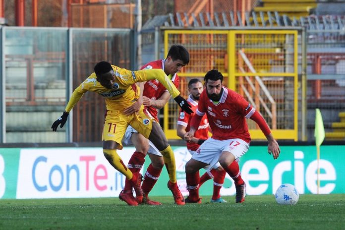 Il Grifo torna alle 'vecchie' abitudini: il Cittadella passa al Curi. A nulla vale il gol di Cerri, i veneti calano un pesante 3-1. Nella ripresa espulsi Belmonte e Gonzalez