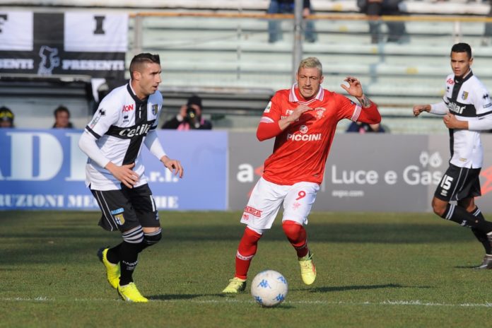 Live da Milano: Mustacchio al Carpi, per il terzino si fa dura. L'esterno d'attacco ha scelto l'opzione emiliana, per Rosi e Martella il Grifo incontra la concorrenza di Chievo e Brescia