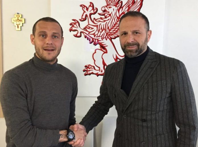 Diamanti: la presentazione nel pre-partita. Il nuovo Grifone ha sfilato sotto la Nord prima del fischio d'inizio di Perugia-Palermo