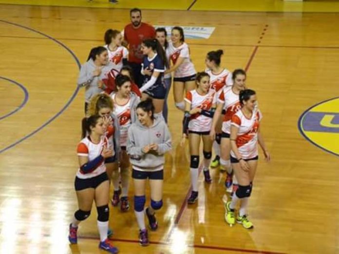 Egs Galeno Perugia: ad Umbertide una vittoria fondamentale. Le ragazze di Capitini colgono un successo al tie-break dopo un match tirato e combattuto. Il coach: “Ora tutto è possibile, campionato equilibrato”