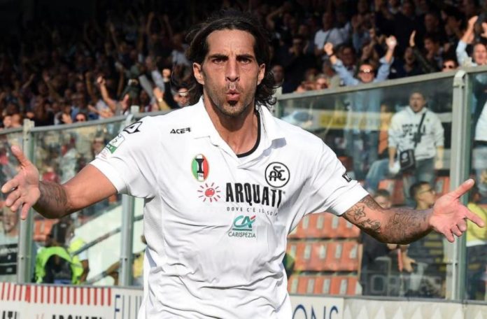 Spezia: grinta ed esperienza. I bianconeri, con una rosa dall'età media non certo bassa e con tante ammonizioni racimolate, puntano ad un posto nei play-off