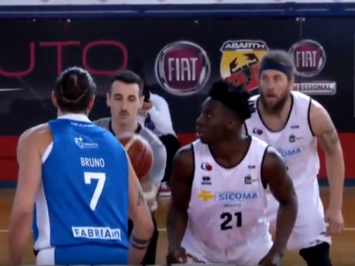 Super Valdiceppo: travolta Fabriano. Meccoli e compagni hanno la meglio sui marchigiani per 95-62