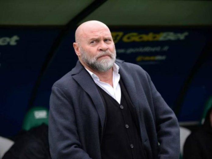 Serse, al ritorno ce la puoi fare. Nella sfida play-out il Venezia paga i primi 20 minuti e la direzione di Di Paolo. Ma il gol di Zigoni nel finale riaccende le speranze (2-1)