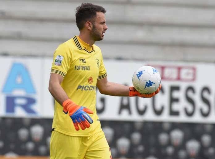 Mercato: Leali-Foggia non s'ha da fare, Martella rimandato. Il portiere rifiuta la destinazione pugliese, per il terzino del Crotone c'è da aspettare