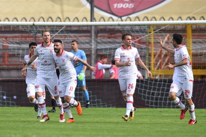 Buonaiuto saluta Terrani e va la Benevento. Addio social al compagno di squadra, il fansista raggiunge la corte di mister Bucchi