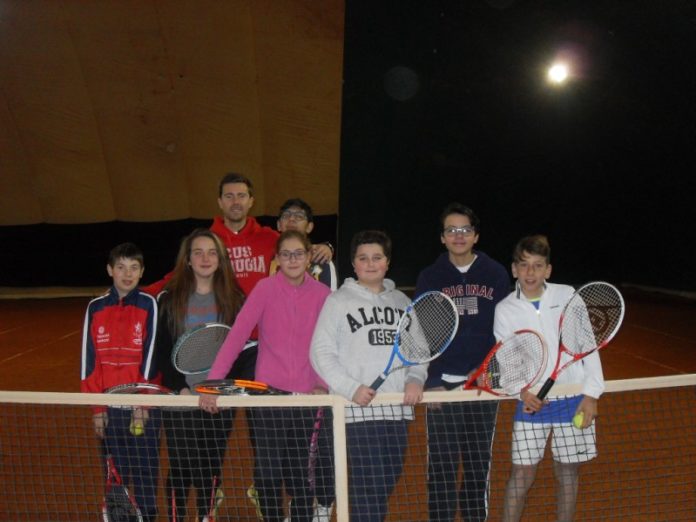 Cus Perugia: 'spedizione' ai campionati universitari di tennis. Una delegazione biancorossoblu a tenere alto il nome della città a Campobasso. A gonfie vele la sezione giovanile 