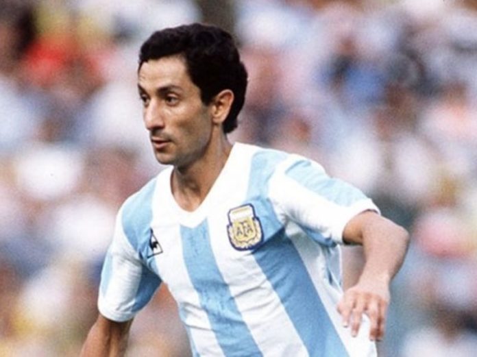 Mondiali del '78 alla Sala dei Notari: ma Ardiles e Villa abbandonano per protesta. Durante il dibattito sul 'mundial' argentino, alla presenza di Sabatini e Spalletti, i due ex campioni della seleccion se ne vanno non volendo toccare questioni politiche