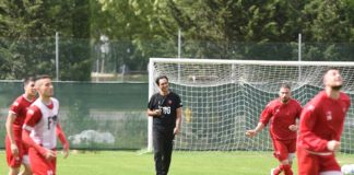 Sudore e fatica: Nesta guida i suoi verso il preliminare. Allenamento a porte aperte nella mattinata di martedì, tutti presenti