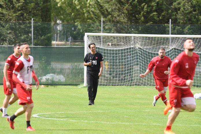 Sudore e fatica: Nesta guida i suoi verso il preliminare. Allenamento a porte aperte nella mattinata di martedì, tutti presenti