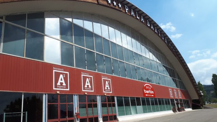 Vetri spaccati e serrature forzate in viale Tazio Nuvolari durante l'anticipo di Superlega