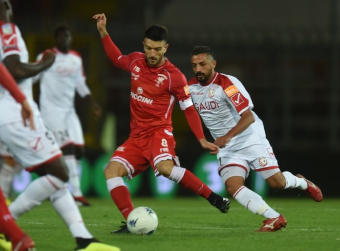 Bianco come Leonida, Vido e Gyomber le note negative. Il capitano sfodera una prestazione da grande condottiero, l'attaccante ed il centrale gli unici insufficienti