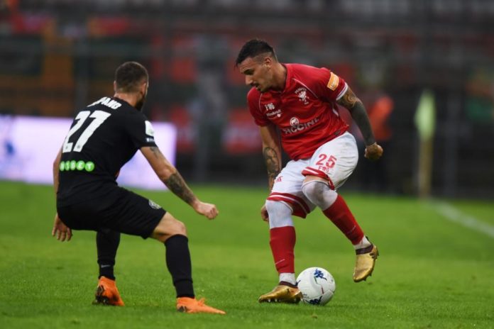 Come da protocollo: a Falasco una giornata di stop. Il terzino non sarà a disposizione di Nesta per il match col Pescara. Felicioli scalda i motori