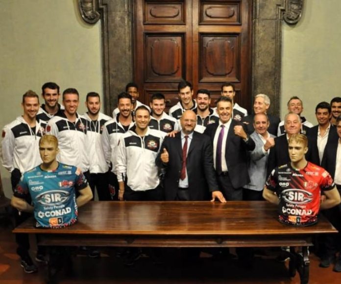 Un Sirci scaramantico nasconde la squadra