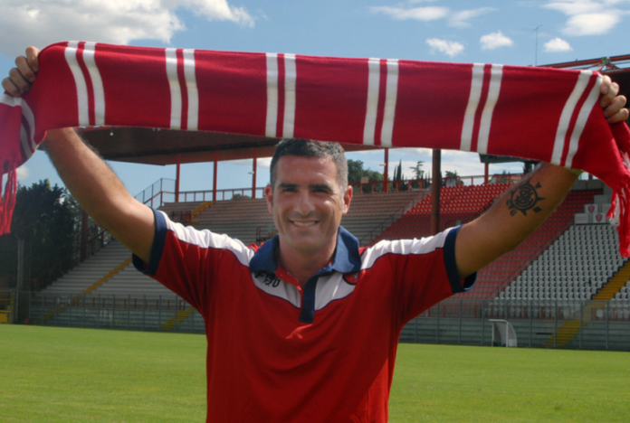 Un filo di grandi nomi lega Livorno e Perugia. Sono tanti i giocatori ad aver militato in entrambe le piazze. E domani saranno molti gli ex della sfida