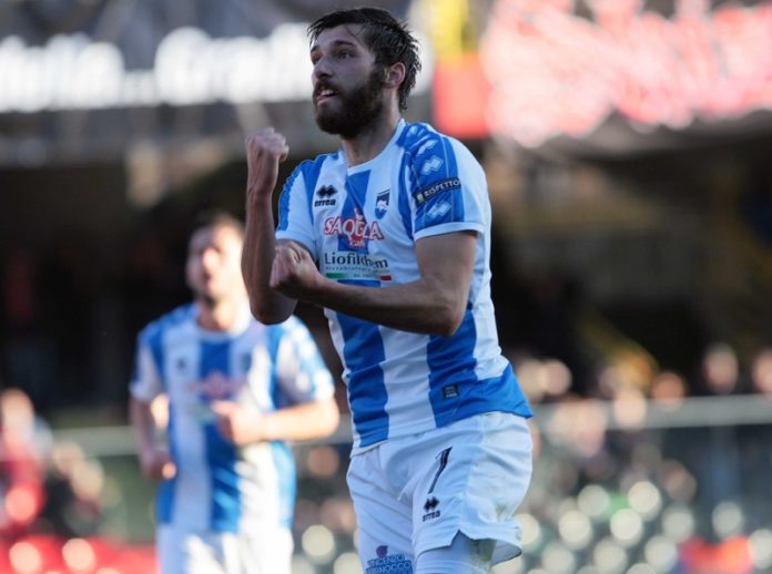 Mancuso si aggiudica la copertina, il Grifo fa Capodanno all'Inferno. Il pescarese rifila una tripletta alla Salernitana, gli uomini di Nesta trovano una sconfitta 