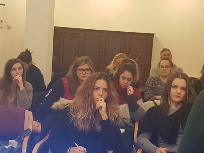 Ginnastica: Master regionale a Perugia. Presso la Villa Sacro Cuore si è tenuto un incontro sul tema della valenza educativa dello sport in età evolutiva. Presente la dottoressa De Santis