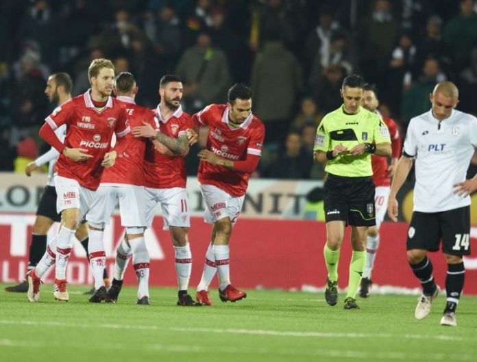 Aureliano e Grifo: per la 14esima volta faccia a faccia. L'arbitro bolognese dirigerà il match con lo Spezia. L'ultima volta fu 1-1 a Cesena