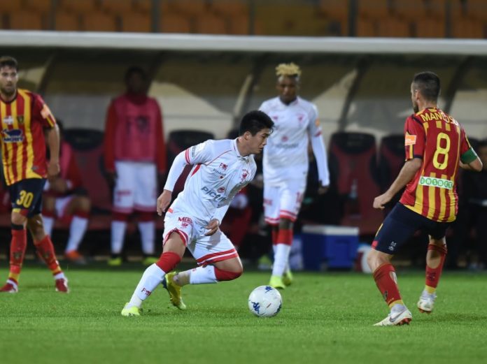 La Coppa d'Asia non parte bene per Han. Il nordcoreano becca un 4-0 dall'Arabia Saudita e rimedia un'espulsione