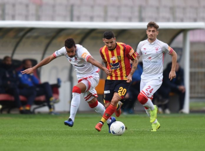 Lecce tanta roba, ma la difesa senza tanti pezzi. I salentini, autori di un gran campionato in crescendo, dovranno fare a meno di Lucioni e altri difensori contro il Grifo