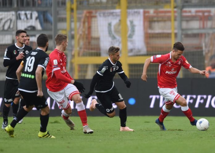 Il Grifo non brilla...ma ci prendiamo il punto. Molti appunti da fare sulle prestazioni dei Grifoni contro lo Spezia. E le presenze al Curi non hanno toccato quota 7mila