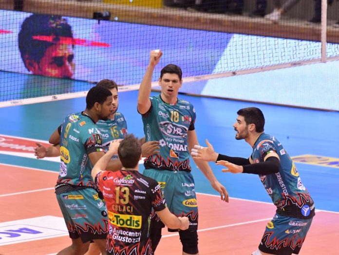 Sir senza problemi: a Latina è 3-0. Nel giorno di Santo Stefano i ragazzi di Bernardi stendono i padroni di casa della Top Volley. Ora testa alla Verona di Kaziysky