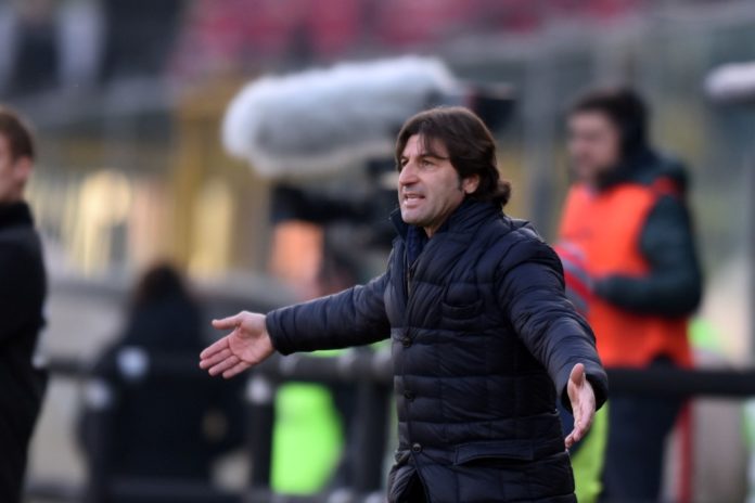 Cade la prima panchina in B: è quella della Cremonese. Esonero per mister Rastelli, al suo posto è stato scelto Baroni