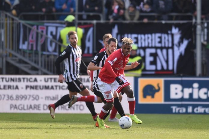 Il Grifo torna a Roma ma perde Kingsley. In vista del preliminare col Verona gli uomini di Nesta tornano nel ritiro della capitale. Il centrocampista nigeriano non più utilizzabile per impegni con l'Under 20 nigeriana