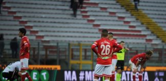 Il Grifo al Curi non sa più vincere: passa anche il Cosenza (0-1). Ai calabresi basta un rigore di Bruccini per portare a casa l'intera posta in palio. Il vento e le tante assenze non costituiscono un alibi