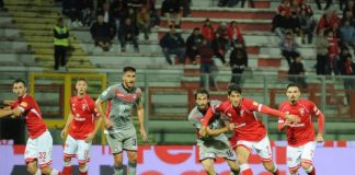 Resurrezione Crotone, poi c'è il Grifo. Per i calabresi serata perfetta contro il Palermo ed è rilancio alla corsa salvezza, il Perugia espugna il difficile campo di Venezia e mitiga le tre sconfitte interne. E Zenga finisce all'inferno