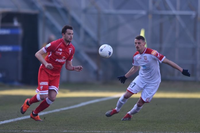 Melchiorri imprescindibile, per Felicioli insufficienza piena. L'attaccante maceratese è l'uomo guida del Grifo, il terzino sbaglia troppo ed è il peggiore in campo. Ma la fortunosa vittoria regala mezzo voto in più a tutti