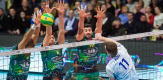 Super Sir anche a Mosca: vittoria e qualificazione ai quarti. Trasferta di Champions positiva per gli uomini di Bernardi che battono per 3-1 i padroni di casa e conquistano il primo posto matematico nella pool E