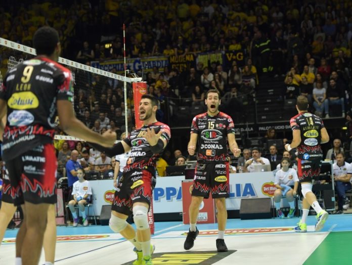 Sir: è ancora finale. La truppa di Bernardi schianta Modena per 3-0 nella semifinale di Coppa Italia. Domani si cerca il trofeo contro la Lube