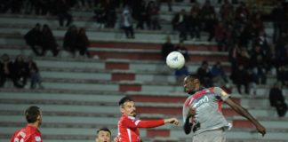 Simy sul tetto del Paradiso, a Foggia episodi inqualificabili. L'attaccante del Crotone stende la Salernitana con una doppietta, la deliquenziale reazione di pseudotifosi rossoneri pagina bruttisssima per la B. Grifo "welcome back to hell"