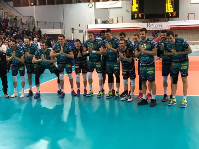 Sir ad intermittenza: in Francia successo sudato e sofferto. Leon e compagni hanno la meglio del Chaumont solo al quinto set dopo pesanti black out. Ma il passaggio in semifinale è comunque vicino