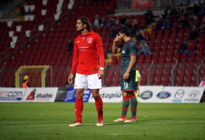 Focus sulla Triestina: continuità, acquisti mirati e... Granoche. Gli alabardati, che domenica sera tenteranno lo sgarbo al Grifo, puntano alla promozione in B. Giorico, Ferretti e Gatto alcuni dei volti nuovi, ma la bestia nera del Perugia è la punta uruguagia