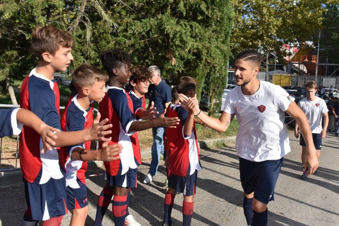 L'8 di Curi per Falcinelli. L'attaccante ha scelto il numero appartenuto all'uomo più rappresentativo della storia biancorossa